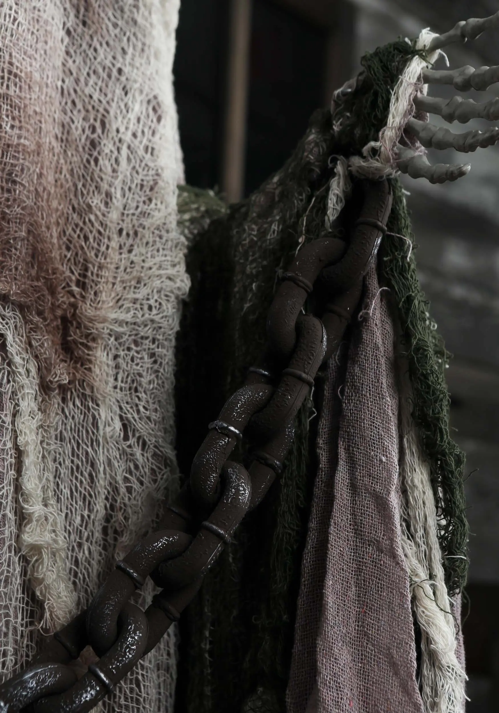 6 Foot Standing Ghoul Animatronic Decoration 4 6 Foot Standing Ghoul Animatronic Decoration - Image 2