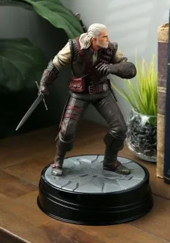 Geralt Manticore The Witcher 3 Wild Hunt Figure -Fun Place Pop Store the witcher 3 wild hunt geralt manticore armor fi alt 4
